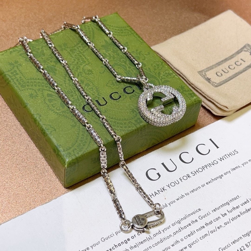G*u*i necklaces